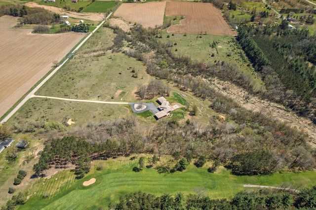 E7521 N Reedsburg Road, Reedsburg, WI 53959