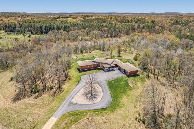 E7521 N Reedsburg Road, Reedsburg, WI 53959