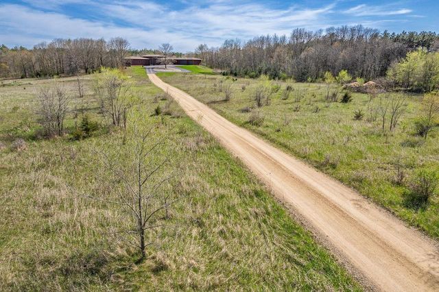 E7521 N Reedsburg Road, Reedsburg, WI 53959