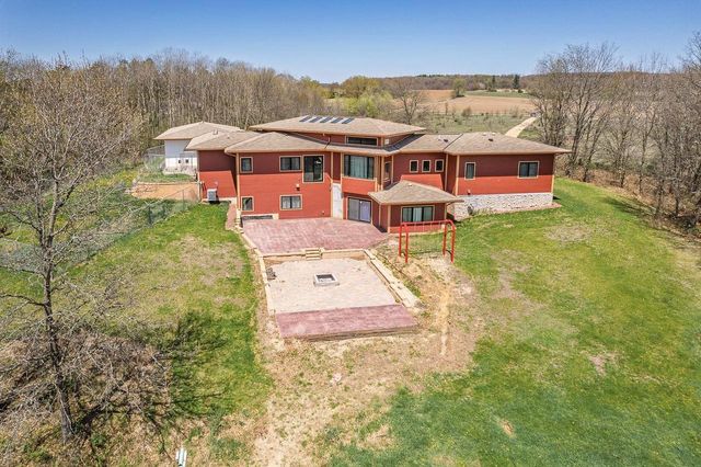 E7521 N Reedsburg Road, Reedsburg, WI 53959