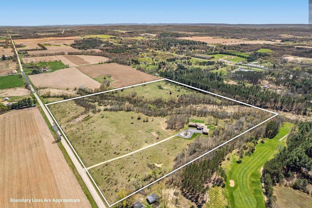 E7521 N Reedsburg Road, Reedsburg, WI 53959