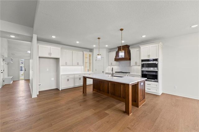 4467 Tee Box Drive, Basehor, KS 66007