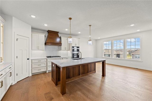 4467 Tee Box Drive, Basehor, KS 66007