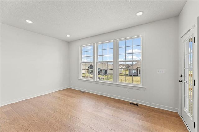 4467 Tee Box Drive, Basehor, KS 66007