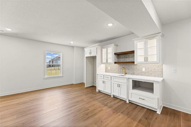 4467 Tee Box Drive, Basehor, KS 66007