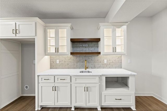 4467 Tee Box Drive, Basehor, KS 66007