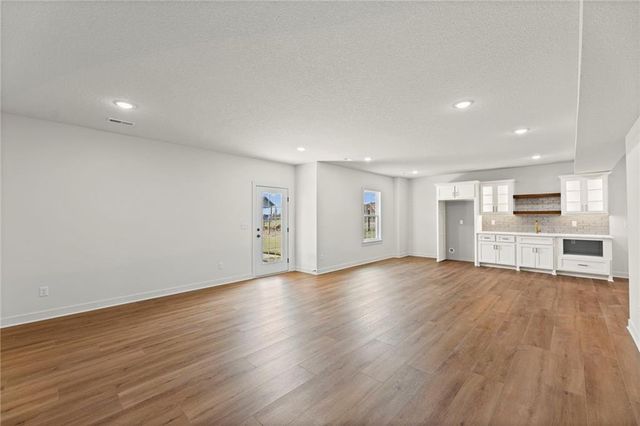 4467 Tee Box Drive, Basehor, KS 66007