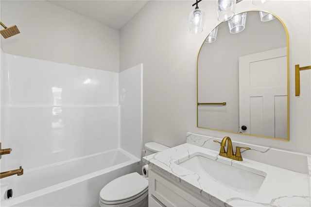 4467 Tee Box Drive, Basehor, KS 66007