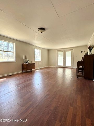 1309 Gaston Sellers Road, Whiteville, NC 28472