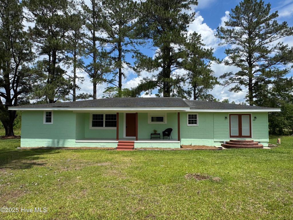 1309 Gaston Sellers Road, Whiteville, NC 28472