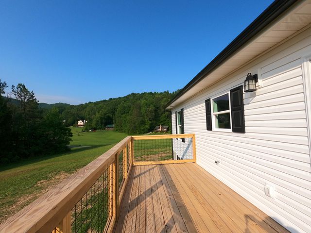 2520 Schisandra Lane, Cosby, TN 37722