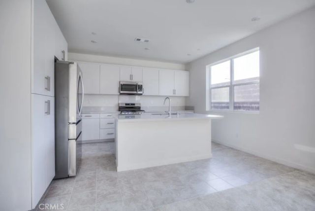 15812 Caterpillar Dr, Fontana, CA 92336