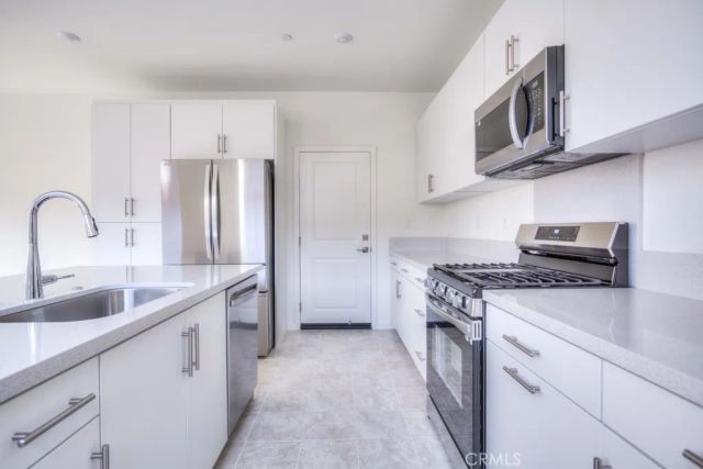 15812 Caterpillar Dr, Fontana, CA 92336