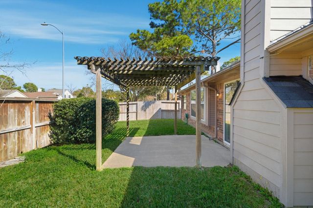 16042 Brittany Knoll Drive, Houston, TX 77095