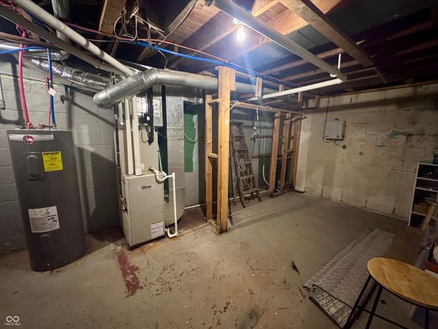 110 S West Street, Crawfordsville, IN 47933