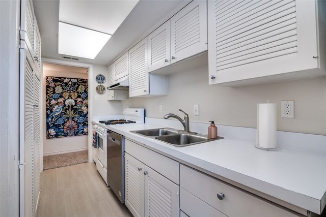 5833 Copperwood Lane 1132, Dallas, TX 75248