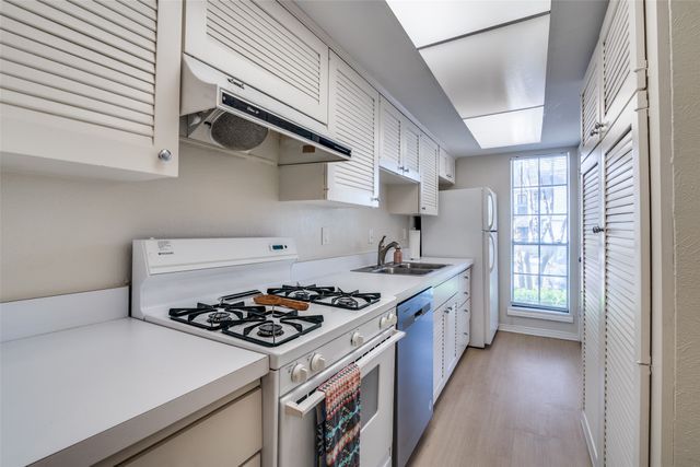 5833 Copperwood Lane 1132, Dallas, TX 75248