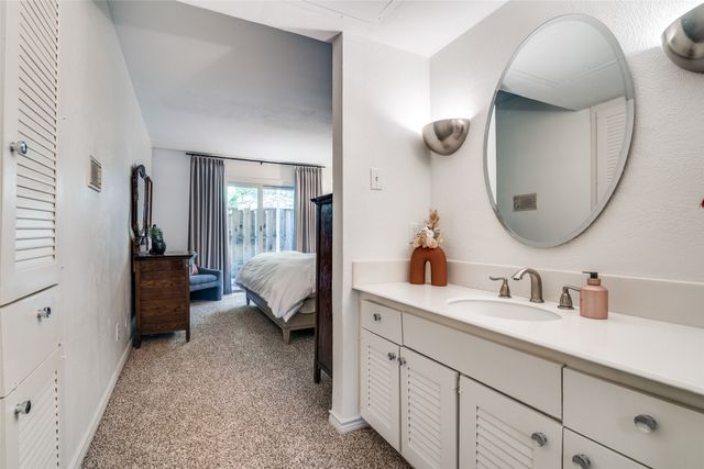 5833 Copperwood Lane 1132, Dallas, TX 75248