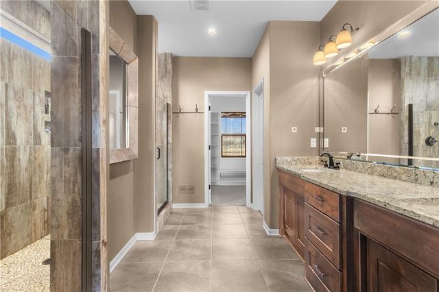 22905 E 42nd St Court, Blue Springs, MO 64015