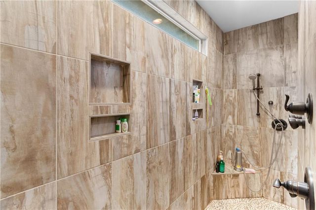 22905 E 42nd St Court, Blue Springs, MO 64015