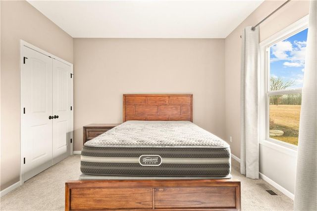 22905 E 42nd St Court, Blue Springs, MO 64015