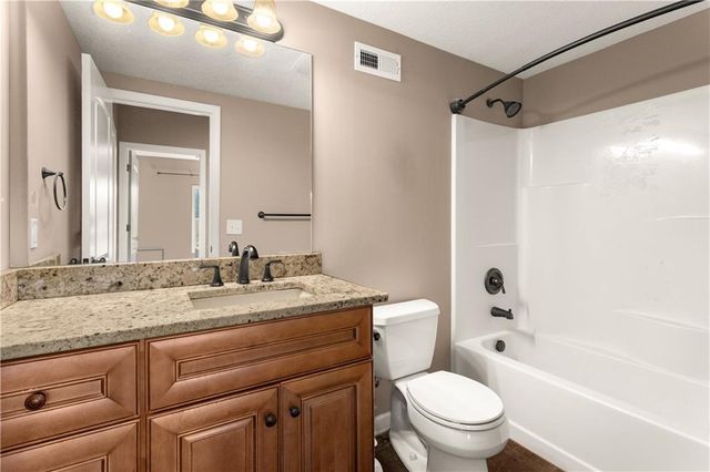 22905 E 42nd St Court, Blue Springs, MO 64015