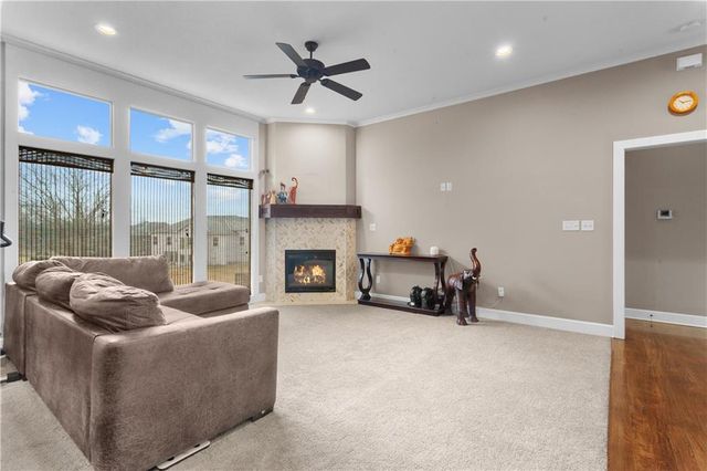 22905 E 42nd St Court, Blue Springs, MO 64015