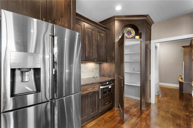 22905 E 42nd St Court, Blue Springs, MO 64015