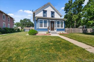 12 N Lincolnway Avenue, North Aurora, IL 60542