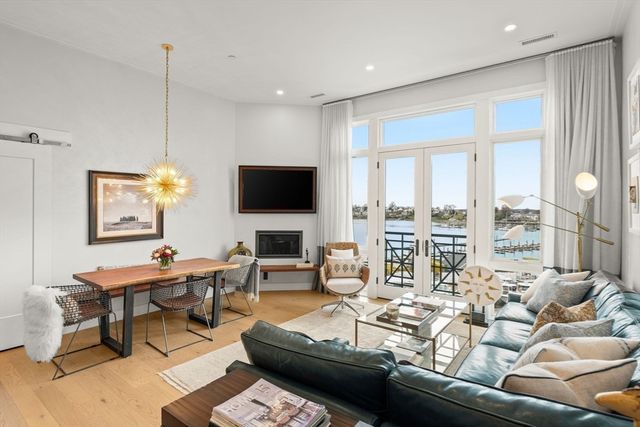 10 Shipyard Dr 511, Hingham, MA 02043