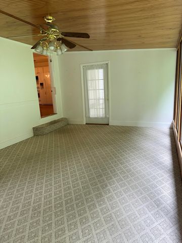 4696 Ohio River Road, Huntington, WV 25702