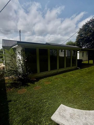 4696 Ohio River Road, Huntington, WV 25702
