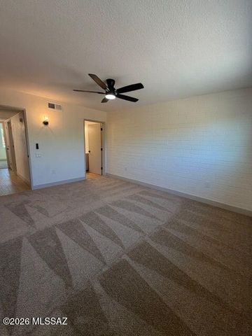 382 N Calle Del Chancero, Green Valley, AZ 85614