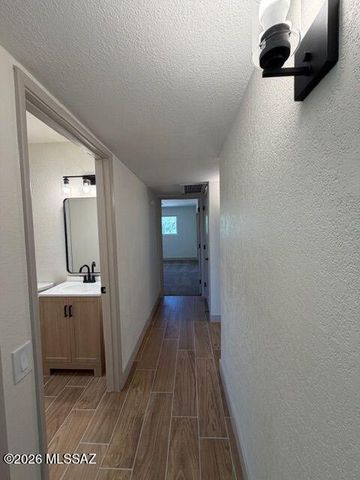 382 N Calle Del Chancero, Green Valley, AZ 85614