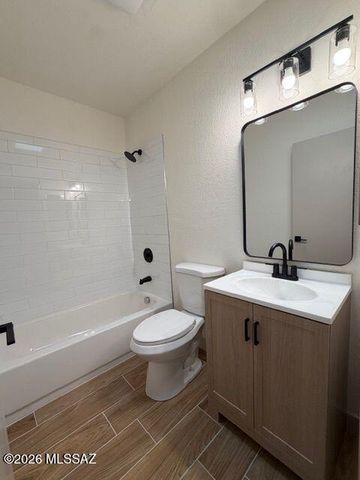 382 N Calle Del Chancero, Green Valley, AZ 85614