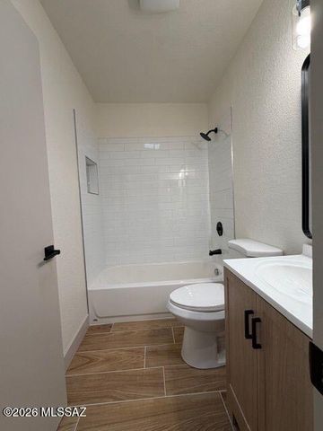 382 N Calle Del Chancero, Green Valley, AZ 85614