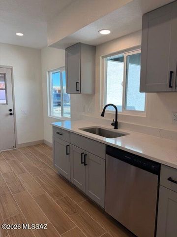 382 N Calle Del Chancero, Green Valley, AZ 85614