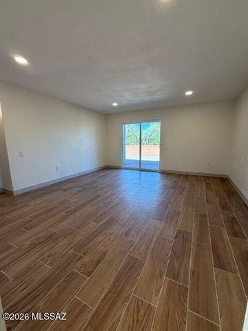 382 N Calle Del Chancero, Green Valley, AZ 85614