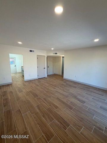 382 N Calle Del Chancero, Green Valley, AZ 85614