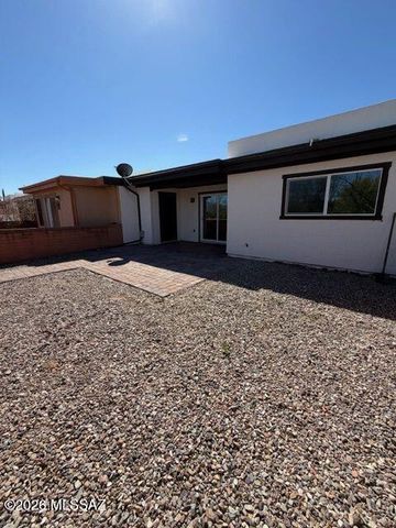 382 N Calle Del Chancero, Green Valley, AZ 85614