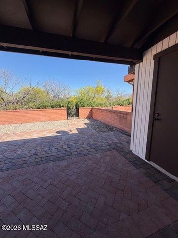 382 N Calle Del Chancero, Green Valley, AZ 85614