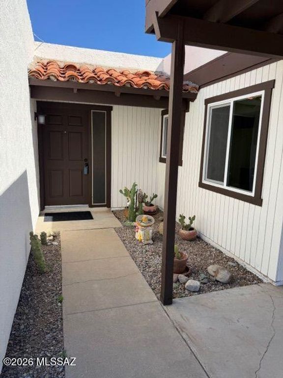 382 N Calle Del Chancero, Green Valley, AZ 85614