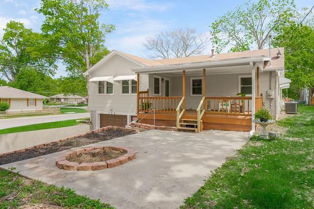 102 S 18th Street, Leavenworth, KS 66048