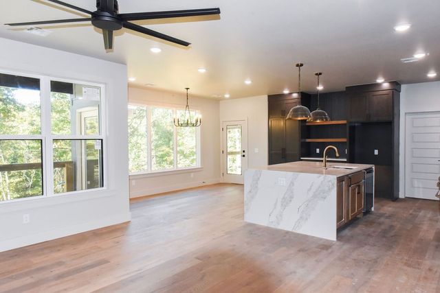 50 Claxton Drive, Bella Vista, AR 72714