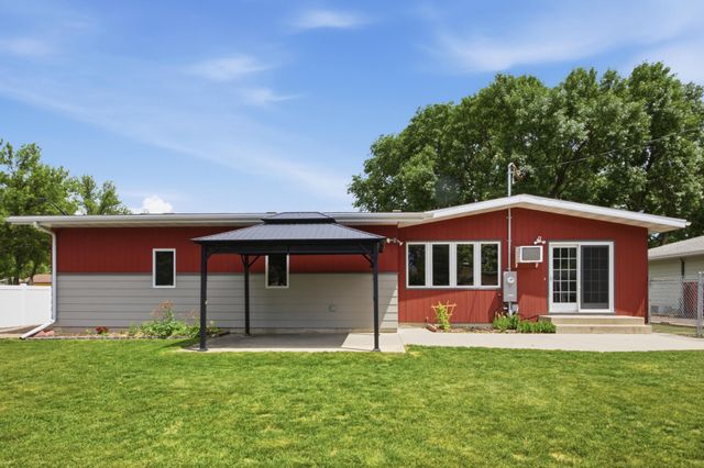3030 8th Street N, Fargo, ND 58102