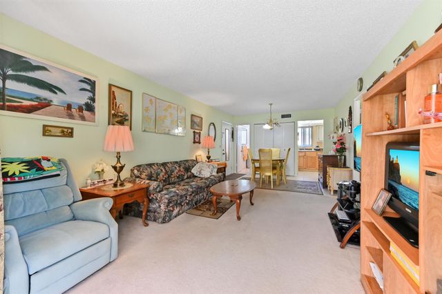 368 Lake Frances Drive, West Palm Beach, FL 33411