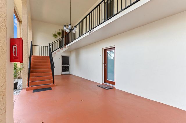 368 Lake Frances Drive, West Palm Beach, FL 33411