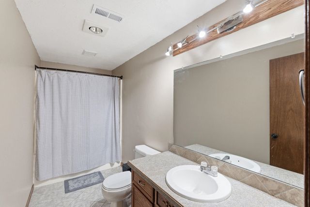 10236 W May Ct, Wichita, KS 67209