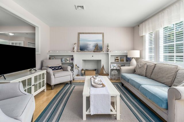 86 Mooring Dr, Barnstable, MA 02635