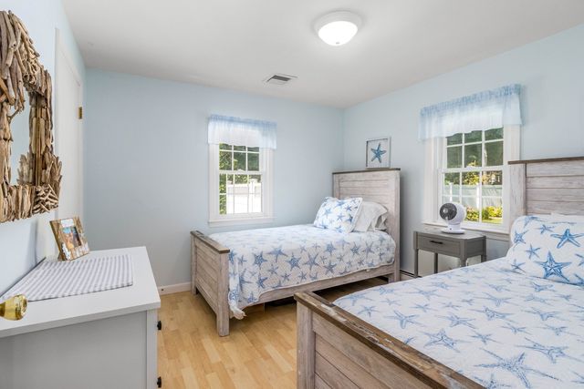 86 Mooring Dr, Barnstable, MA 02635